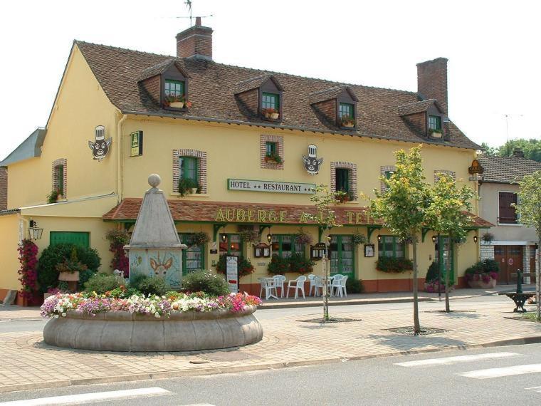Logis Auberge A La Tete De Lard La Ferté-Imbault Exteriér fotografie