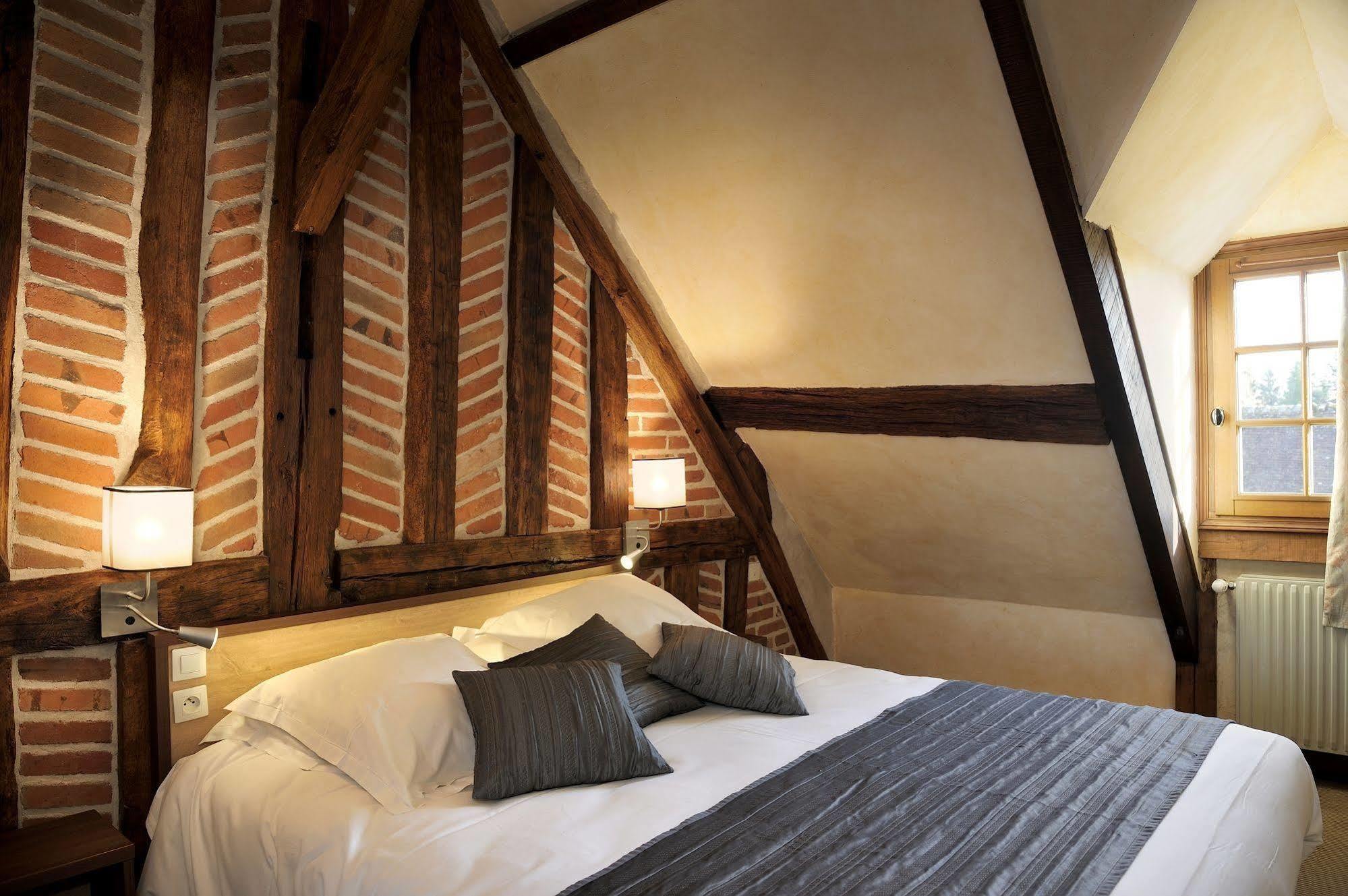 Logis Auberge A La Tete De Lard La Ferté-Imbault Exteriér fotografie