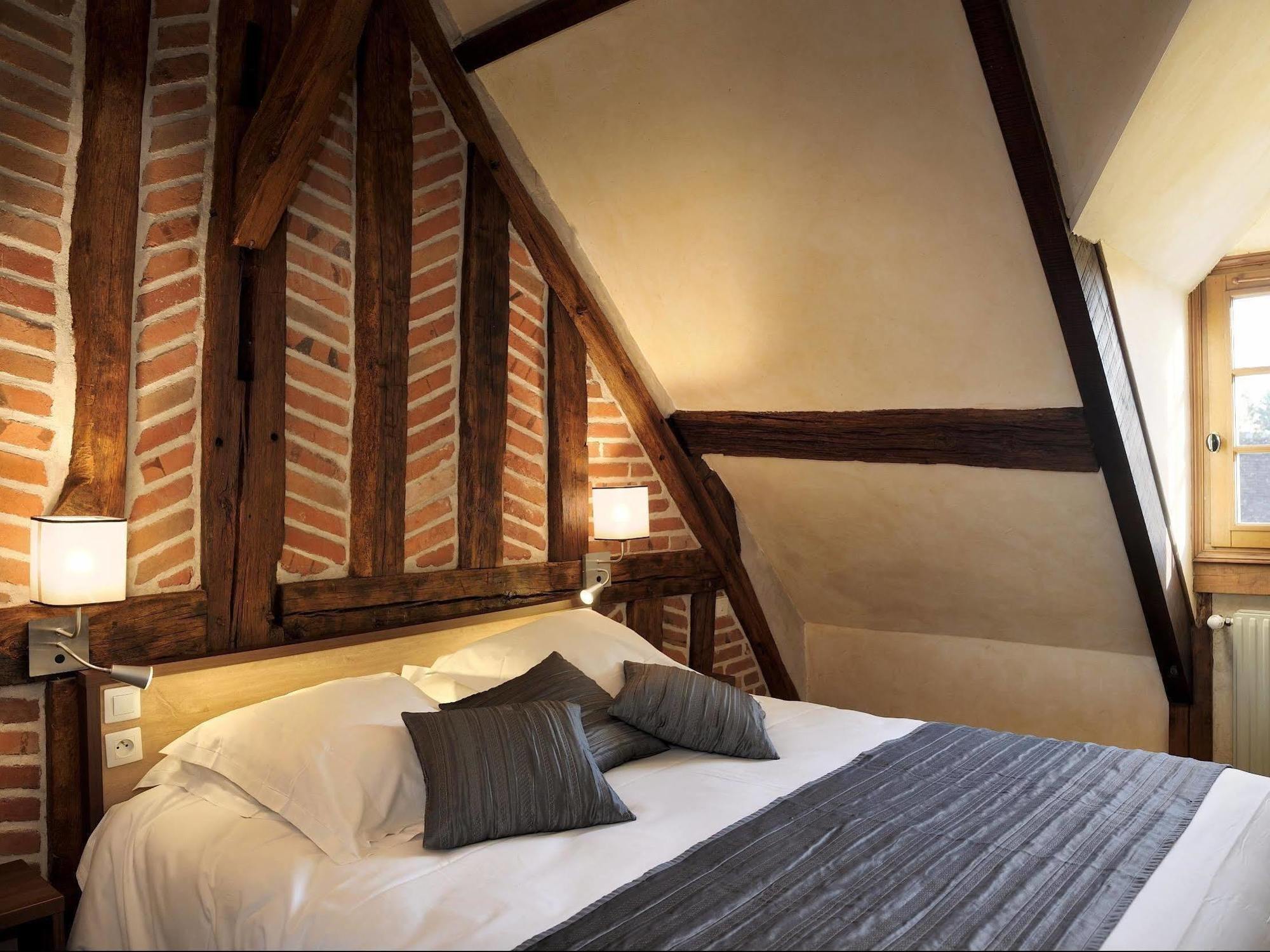 Logis Auberge A La Tete De Lard La Ferté-Imbault Exteriér fotografie