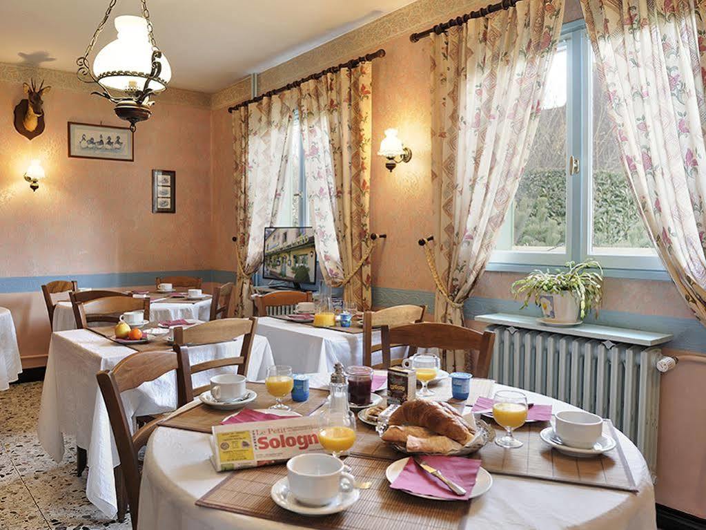 Logis Auberge A La Tete De Lard La Ferté-Imbault Exteriér fotografie